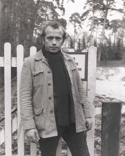 reference: https://commons.wikimedia.org/wiki/File:Nicolas_Born_in_N%C3%BCrtingen.jpg