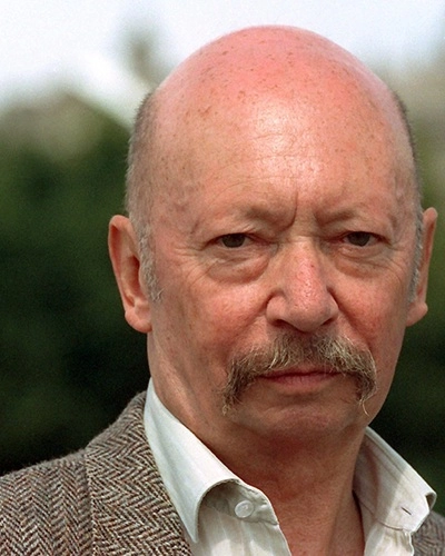 reference: https://www.google.com/url?sa=i&url=https%3A%2F%2Fwww.ndr.de%2Fgeschichte%2Fkoepfe%2FGuenter-Kunert-Der-heitere-Melancholiker%2Ckunert110.html&psig=AOvVaw07prQQySgw0CqlU__g2gSp&ust=1748615275874000&source=images&cd=vfe&opi=89978449&ved=0CAMQjB1qFwoTCLjFouHxyI0DFQAAAAAdAAAAABAL