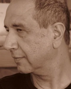 reference: https://en.wikipedia.org/wiki/Ronny_Someck#/media/File:Someck.JPG