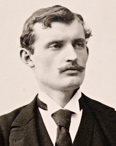reference: https://en.wikipedia.org/wiki/Edvard_Munch#/media/File:Portrait_of_Edvard_Munch_(cropped).png