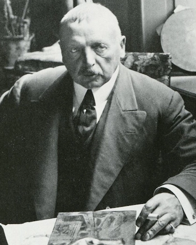 reference: https://en.wikipedia.org/wiki/Anders_Zorn#/media/File:Anders_Zorn_1908.jpg